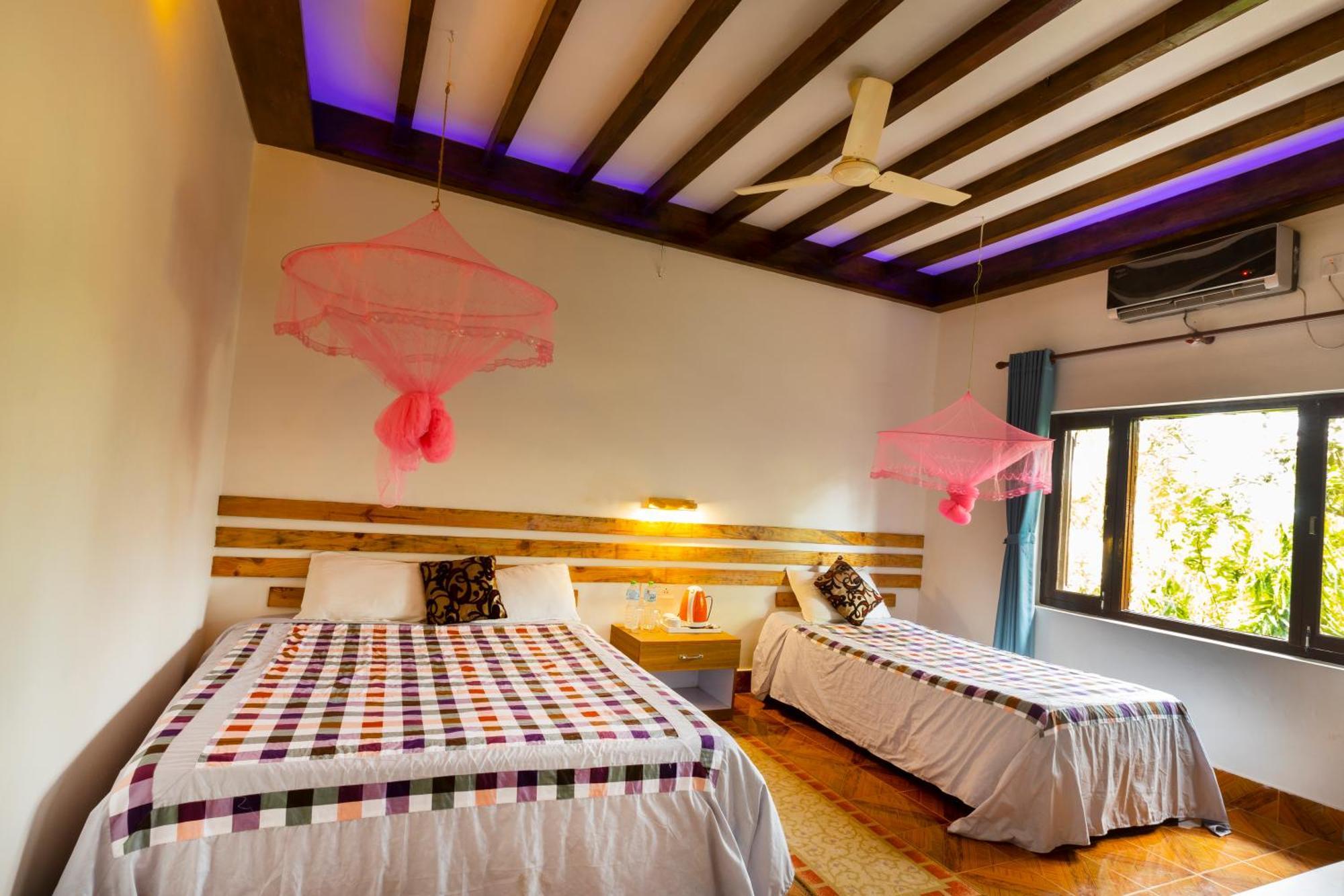 Hotel Parkside & Swimming Pool-Between Greenery And Azure ,Your Perfect Retreat 치트완 외부 사진