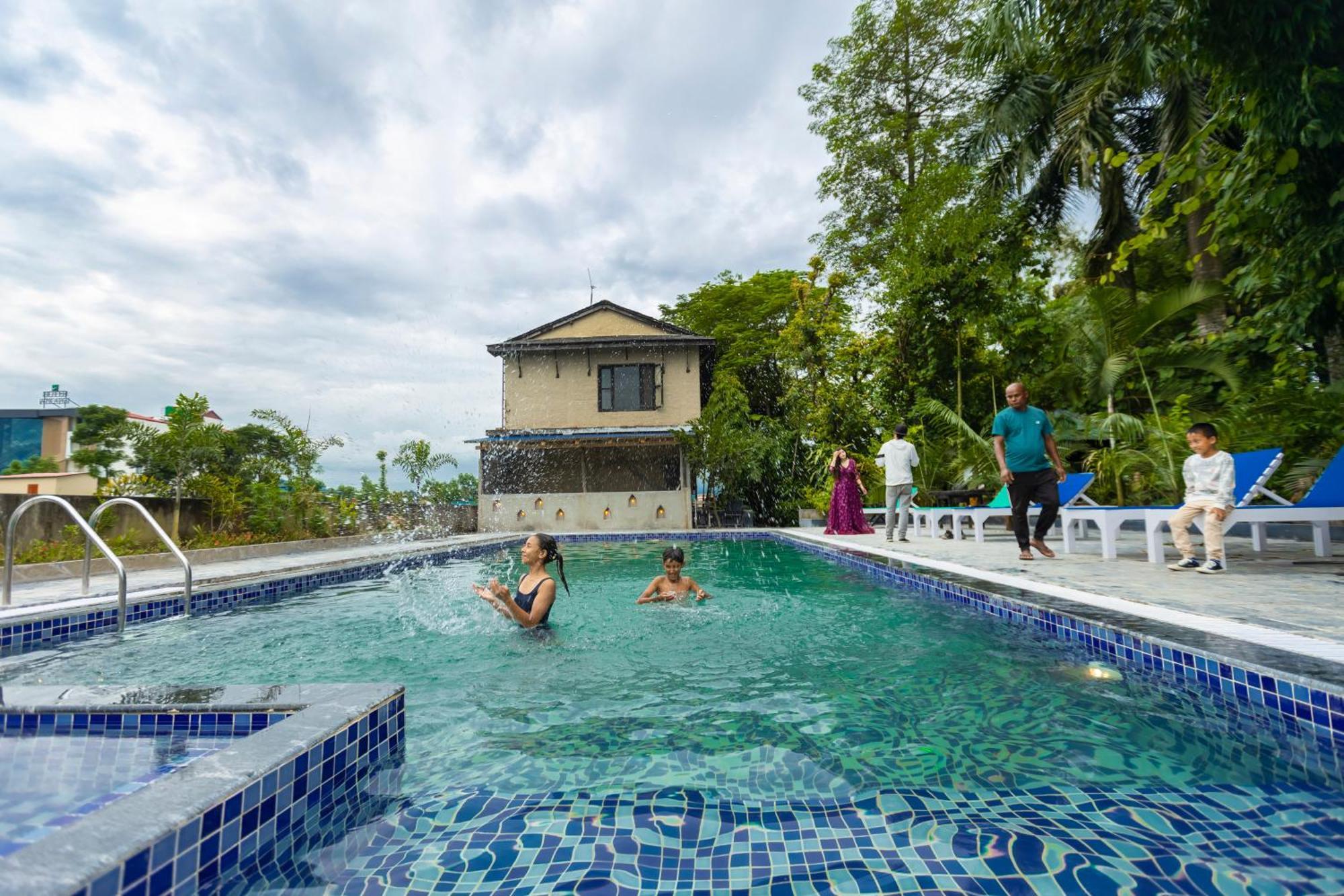 Hotel Parkside & Swimming Pool-Between Greenery And Azure ,Your Perfect Retreat 치트완 외부 사진