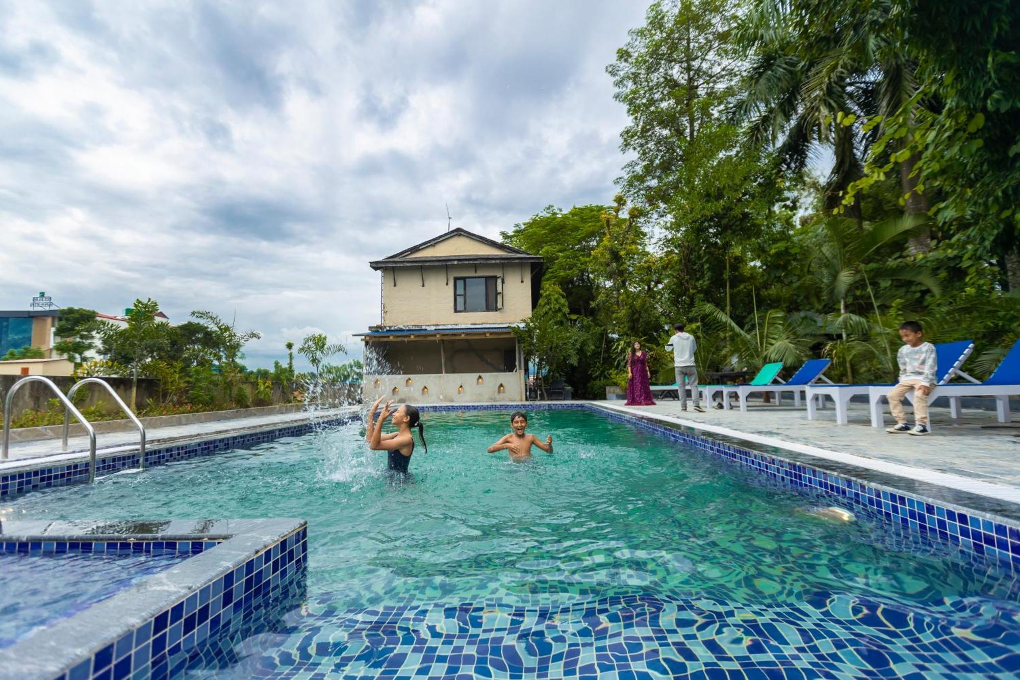 Hotel Parkside & Swimming Pool-Between Greenery And Azure ,Your Perfect Retreat 치트완 외부 사진
